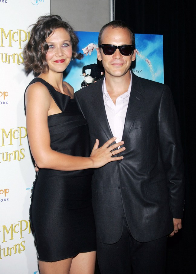 Maggie Gyllenhaal, black dress, Peter Sarsgard, black suit, sunglasses